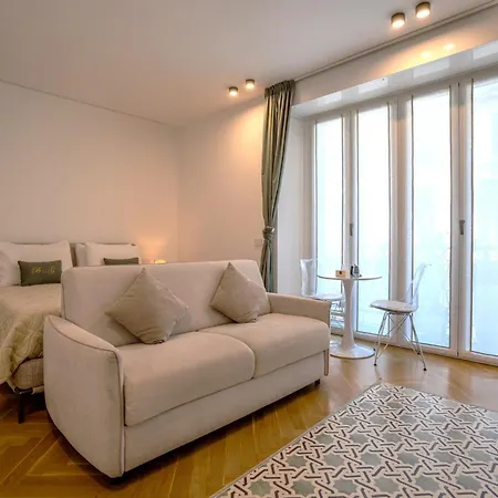 Гостевой дом B And G San Babila- Luxury In The Heart Of - Design District Милан