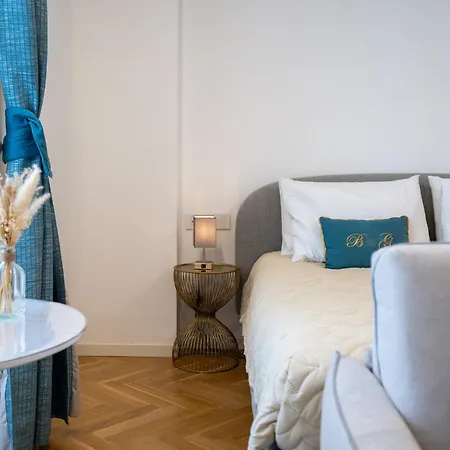 Гостевой дом B And G San Babila- Luxury In The Heart Of - Design District *