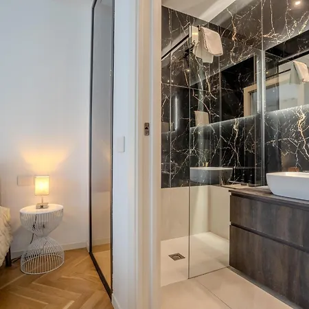 B And G San Babila- Luxury In The Heart Of - Design District Гостевой дом