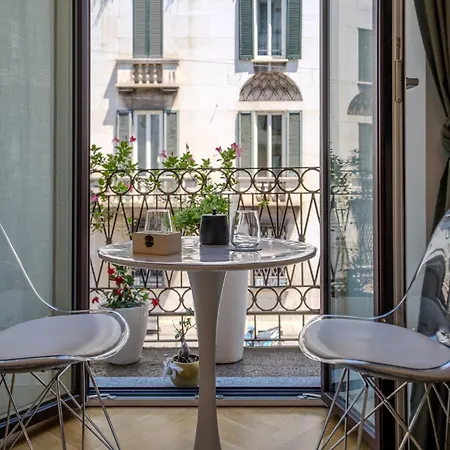 B And G San Babila- Luxury In The Heart Of - Design District Гостевой дом