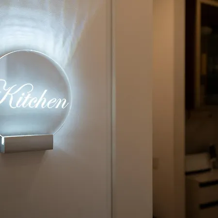 Гостевой дом B And G San Babila- Luxury In The Heart Of - Design District *