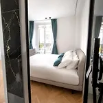 B And G San Babila- Luxury In The Heart Of - Design District Vendégház