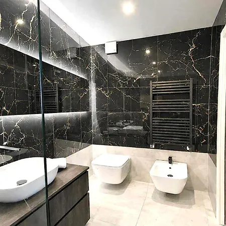 B And G San Babila- Luxury In The Heart Of - Design District Πανσιόν 4*