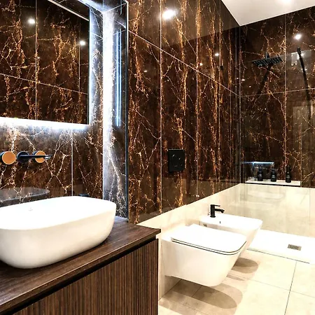 Πανσιόν B And G San Babila- Luxury In The Heart Of - Design District 4*