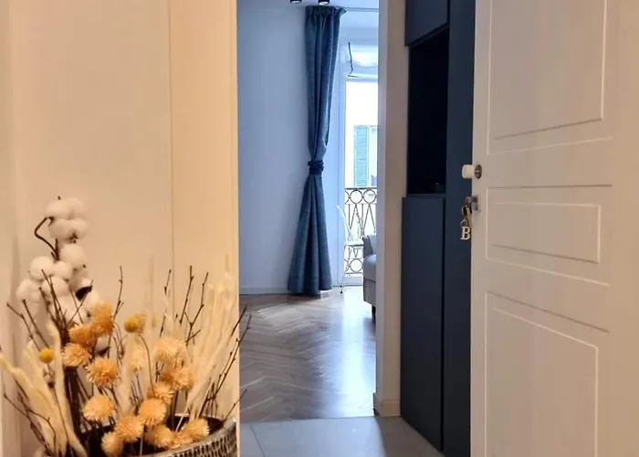 Πανσιόν B And G San Babila- Luxury In The Heart Of - Design District 4*