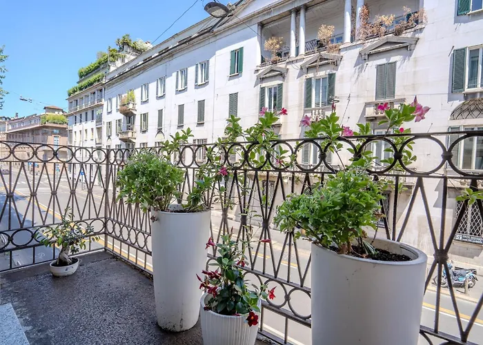 Πανσιόν B And G San Babila- Luxury In The Heart Of - Design District 4*