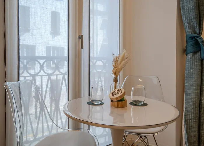 Πανσιόν B And G San Babila- Luxury In The Heart Of - Design District