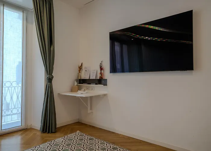 Πανσιόν B And G San Babila- Luxury In The Heart Of - Design District