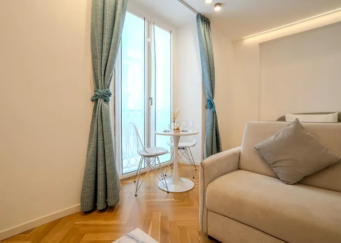 B And G San Babila- Luxury In The Heart Of - Design District Πανσιόν 4*