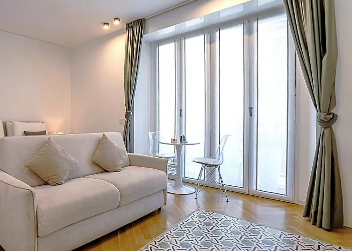 B And G San Babila- Luxury In The Heart Of - Design District Πανσιόν Μιλάνο