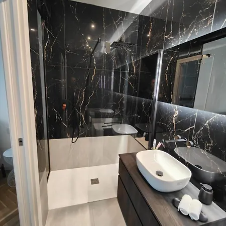 Konukevi B And G San Babila- Luxury In The Heart Of - Design District Milano